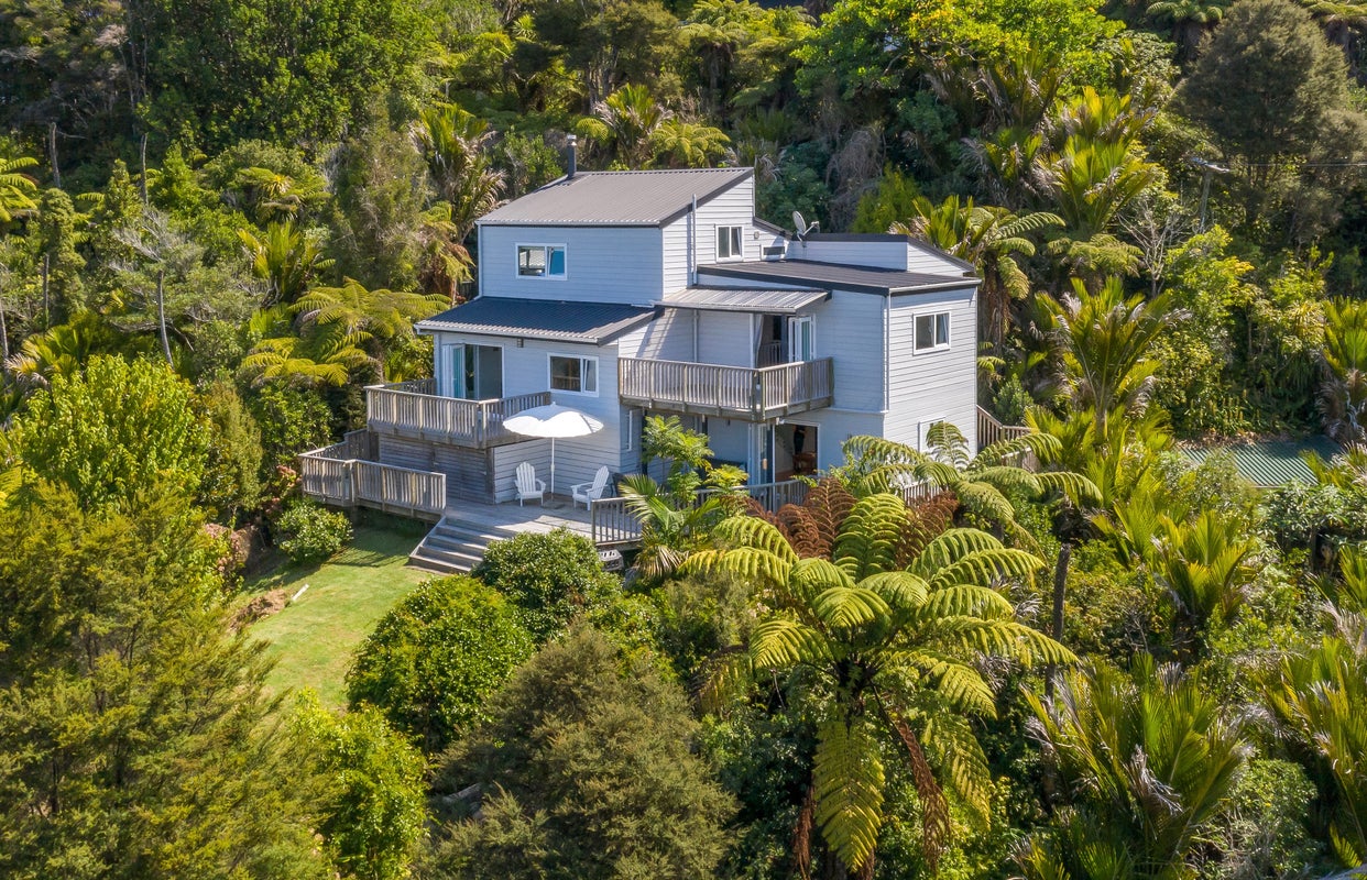 24 Deirdre Place, Titirangi, Auckland - Carousel 2
