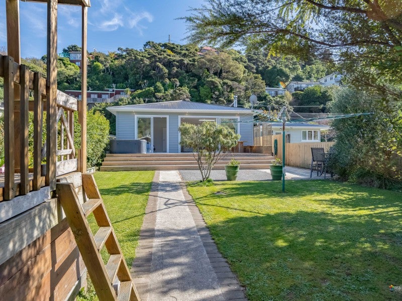 38 Airlie Road, Plimmerton, Porirua - Carousel 2