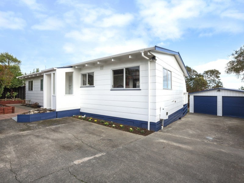 4 Stemhead Lane, Whitby, Porirua - Carousel 1