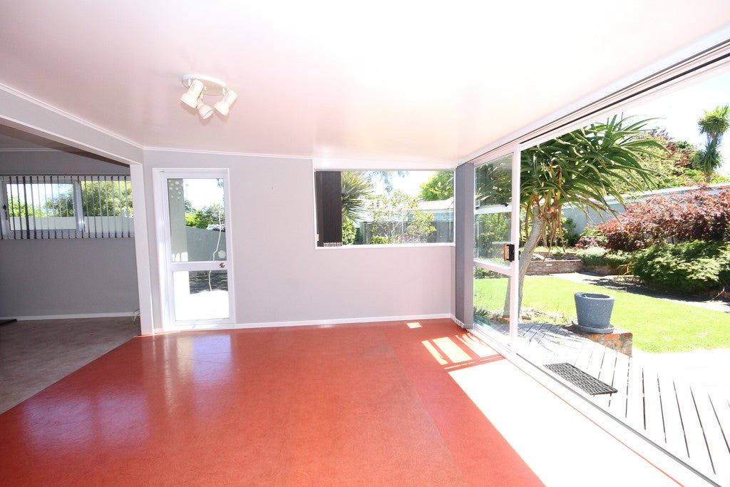 7 Eaton Crescent, Otamatea, Whanganui - Carousel 2