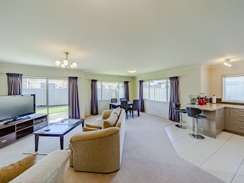 15 Portland Place, Poraiti, Napier - Carousel 2