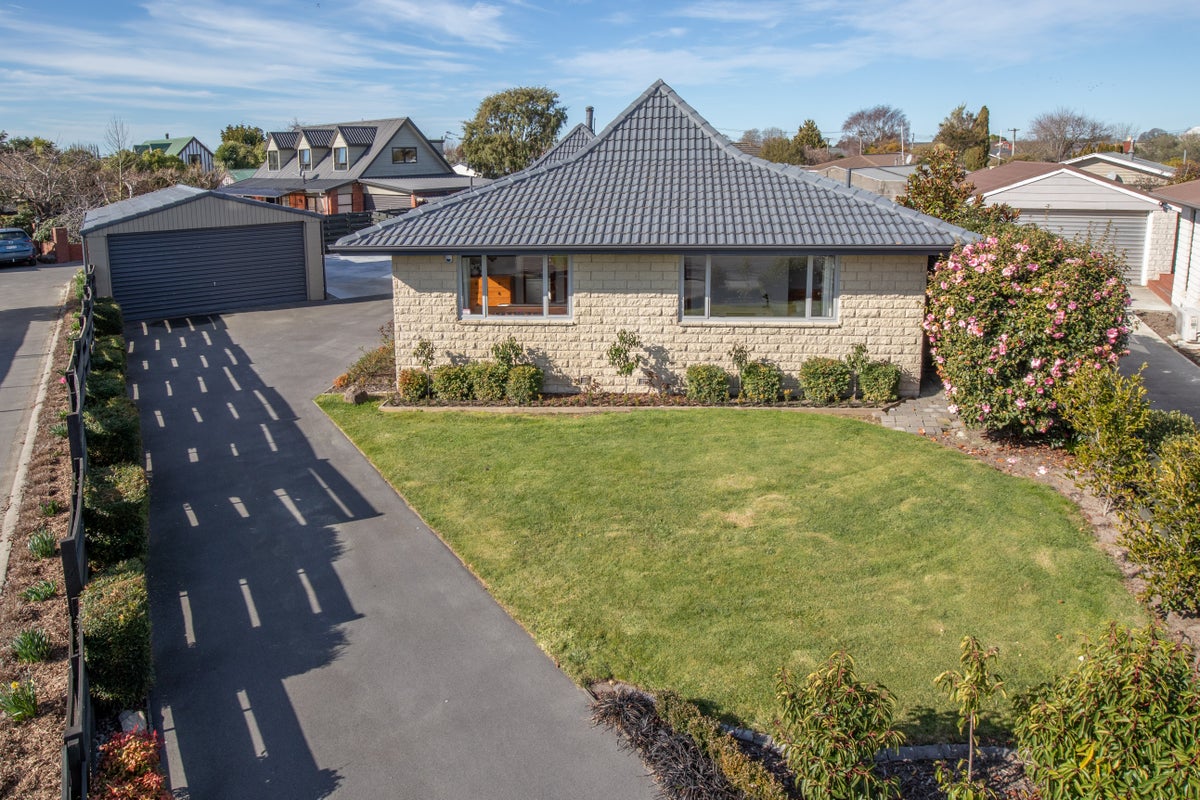 11 Goya Place, Bishopdale, Christchurch - Carousel 2