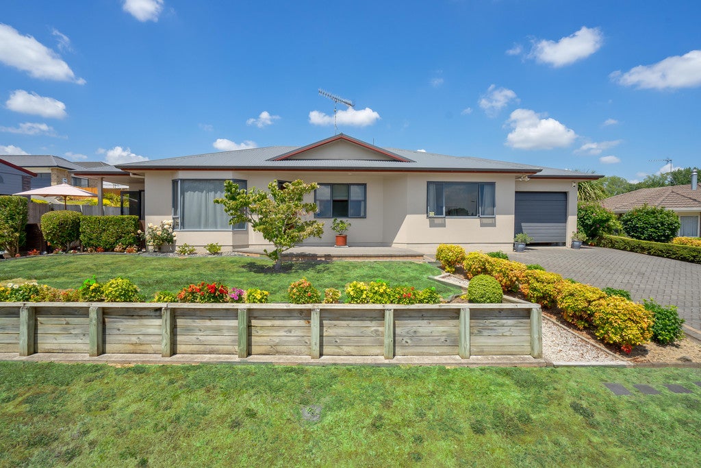 89 Dixon Road, Glenview, Hamilton - Carousel 2