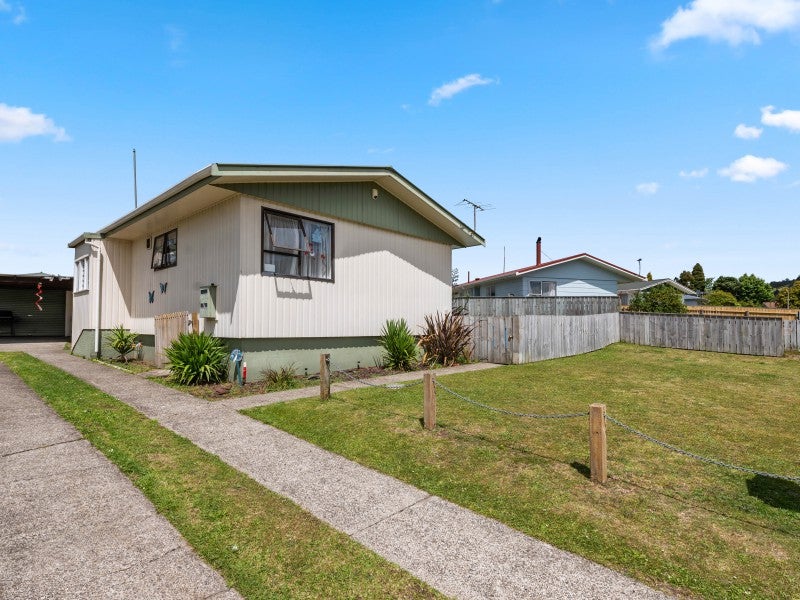 12 Sapphire Place, Pukehangi, Rotorua - Carousel 1