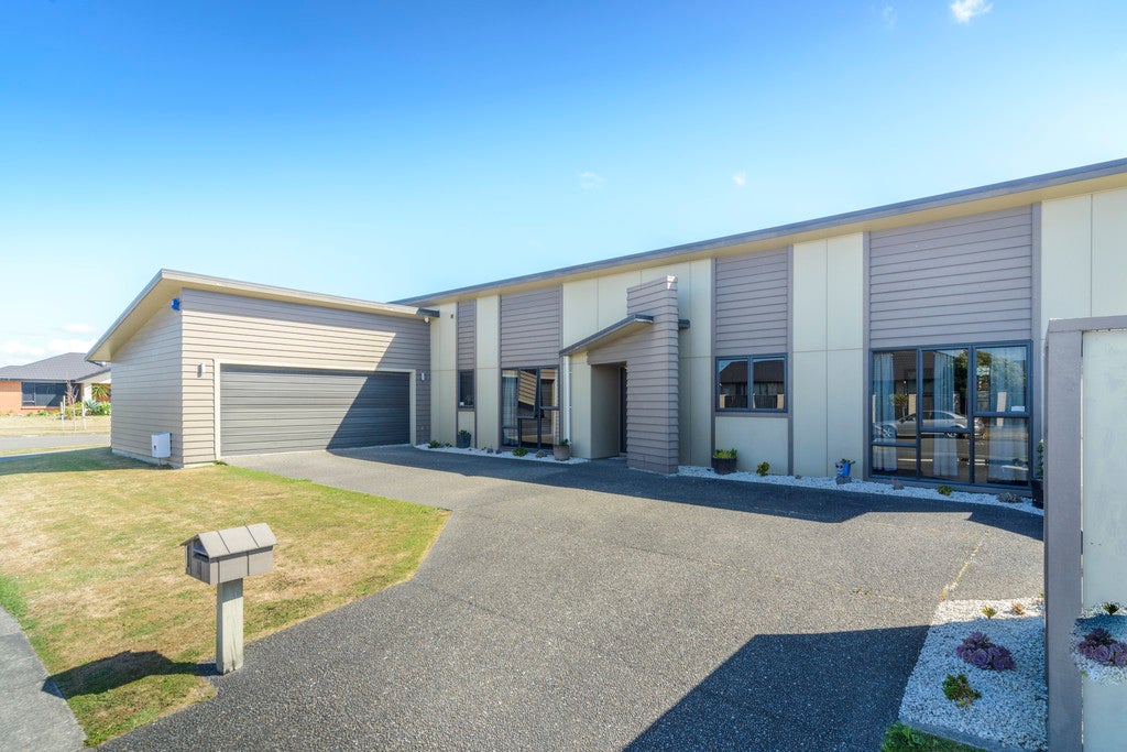 1 Orlando Way, Kelvin Grove, Palmerston North - Carousel 1