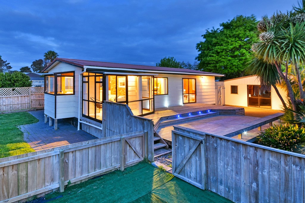 23 Bluewater Place, Wattle Downs, Auckland - Carousel 1