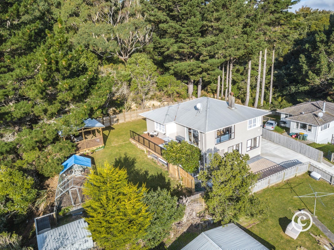 30 Penguin Grove, Waitangirua, Porirua - Carousel 1