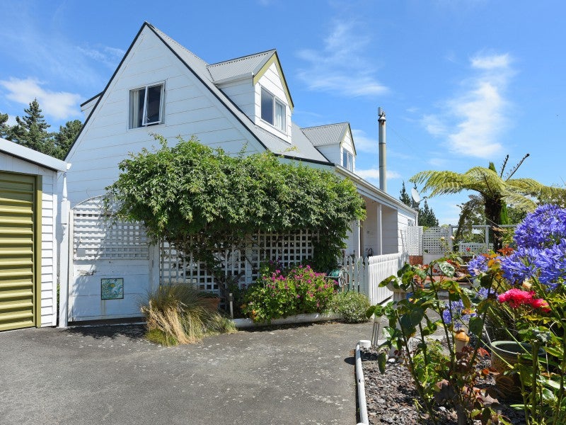 13A MCMANAWAY GR, STOKES VALLEY, LOWER HUTT - Carousel 19