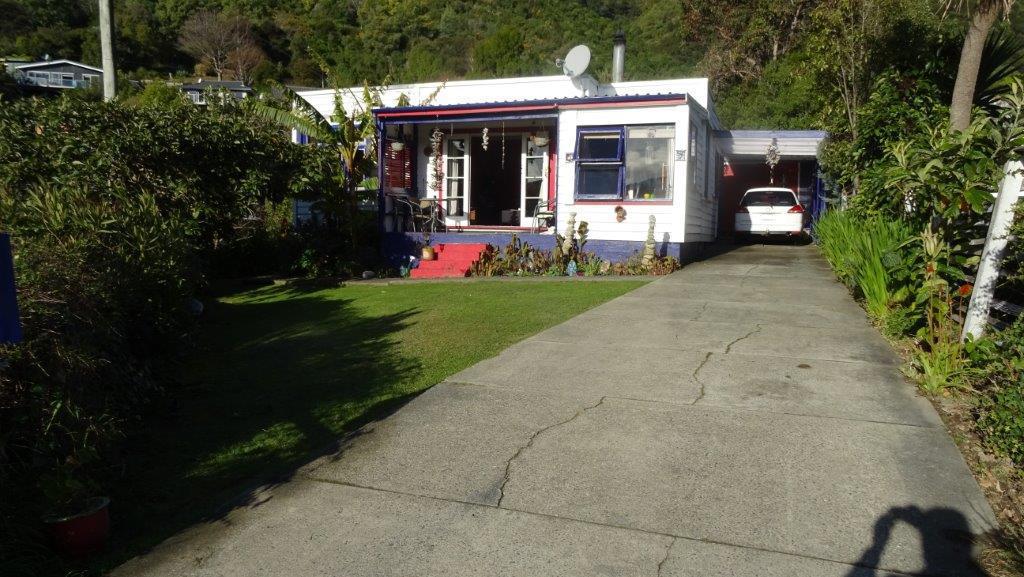 1 Arthur Crescent, Waikawa, Picton - Carousel 1