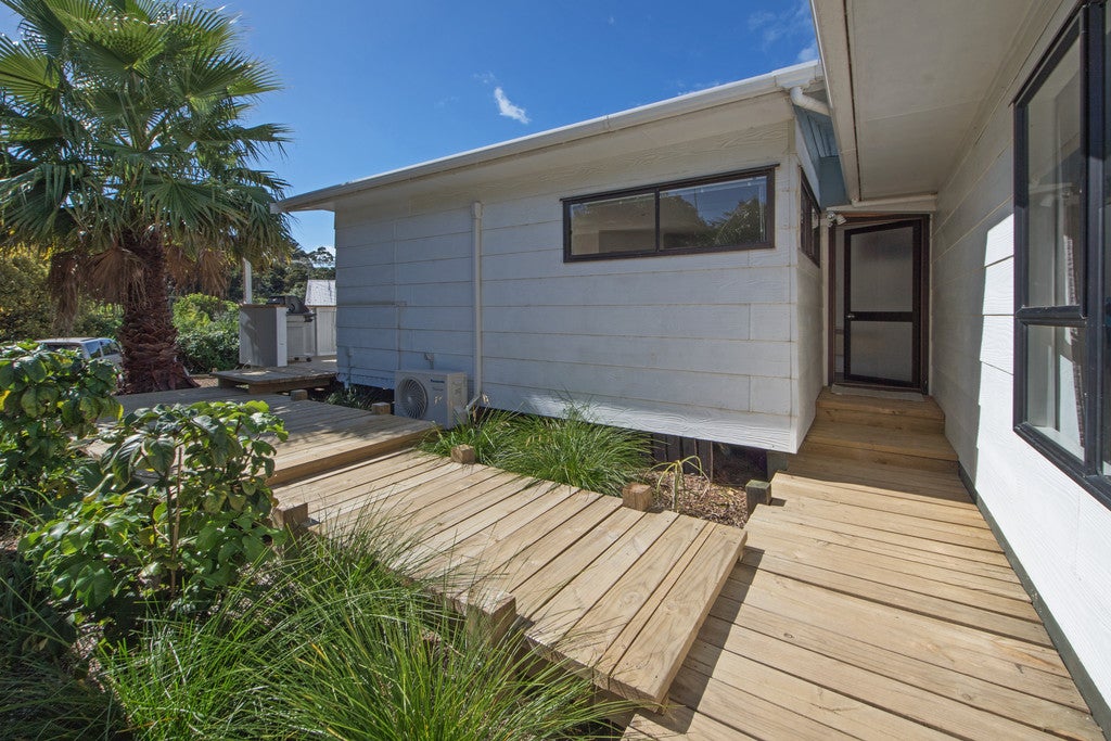 21 Sea View Road, Ostend, Waiheke Island - Carousel 1
