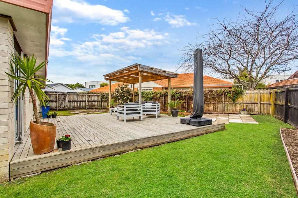21 Dulwich Place, Burswood, Auckland - Carousel 2