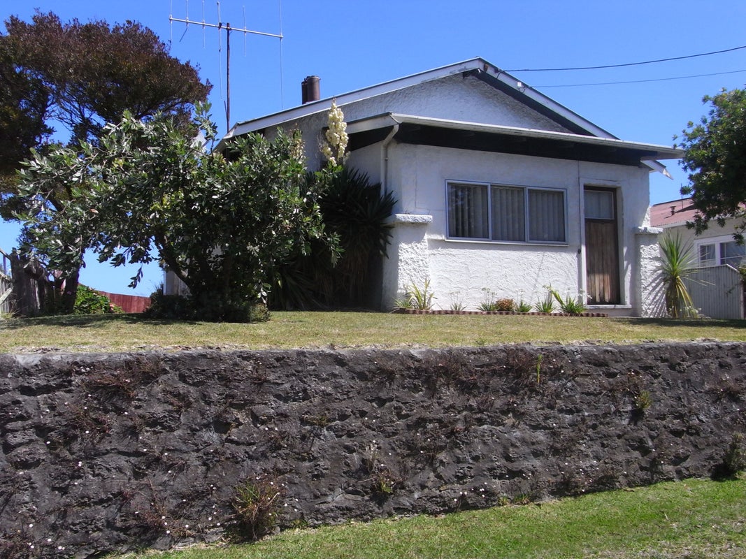 15 Fergusson Street, Springvale, Whanganui - Carousel 1
