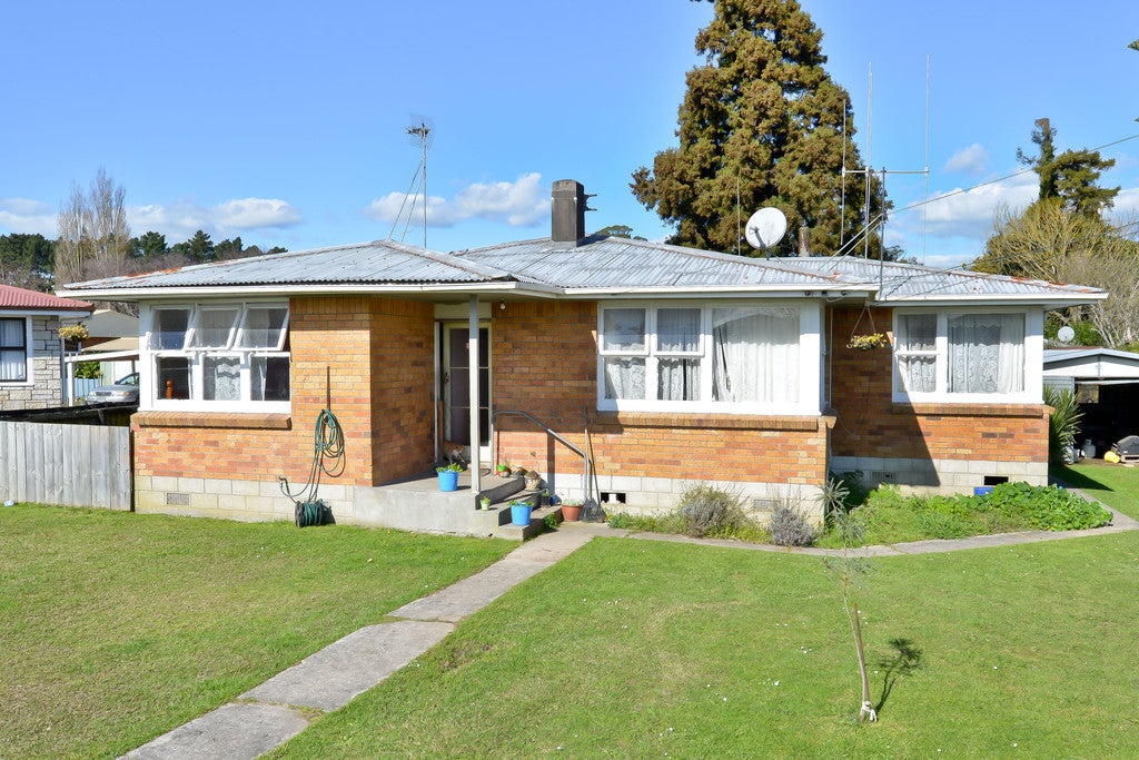 23 Pine Avenue, Bader, Hamilton - Carousel 1