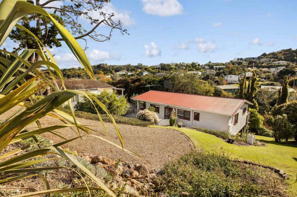 11 Ocean Road, Surfdale, Waiheke Island - Carousel 1