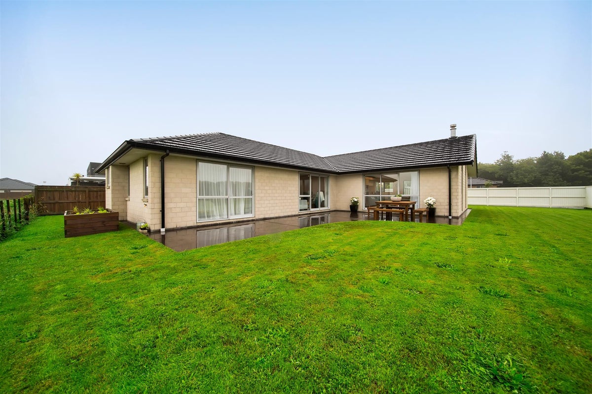10 Hawetaone Street, Bell Block, New Plymouth - Carousel 25