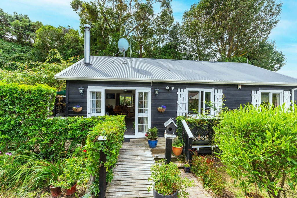 9 Tiromoana Road, Raumati South, Paraparaumu - Carousel 1