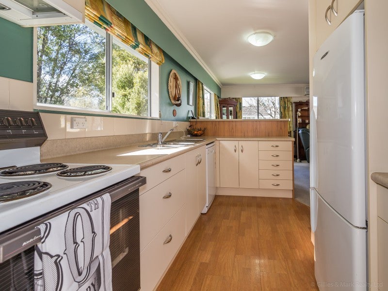 45 Bonnie Glen Crescent, Ebdentown, Upper Hutt - Carousel 2