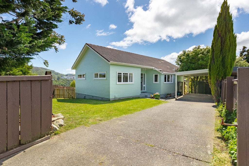 12 Clapham Grove, Stokes Valley, Lower Hutt - Carousel 1