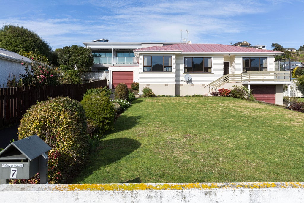 7 Moulton Street, Moturoa, New Plymouth - Carousel 1