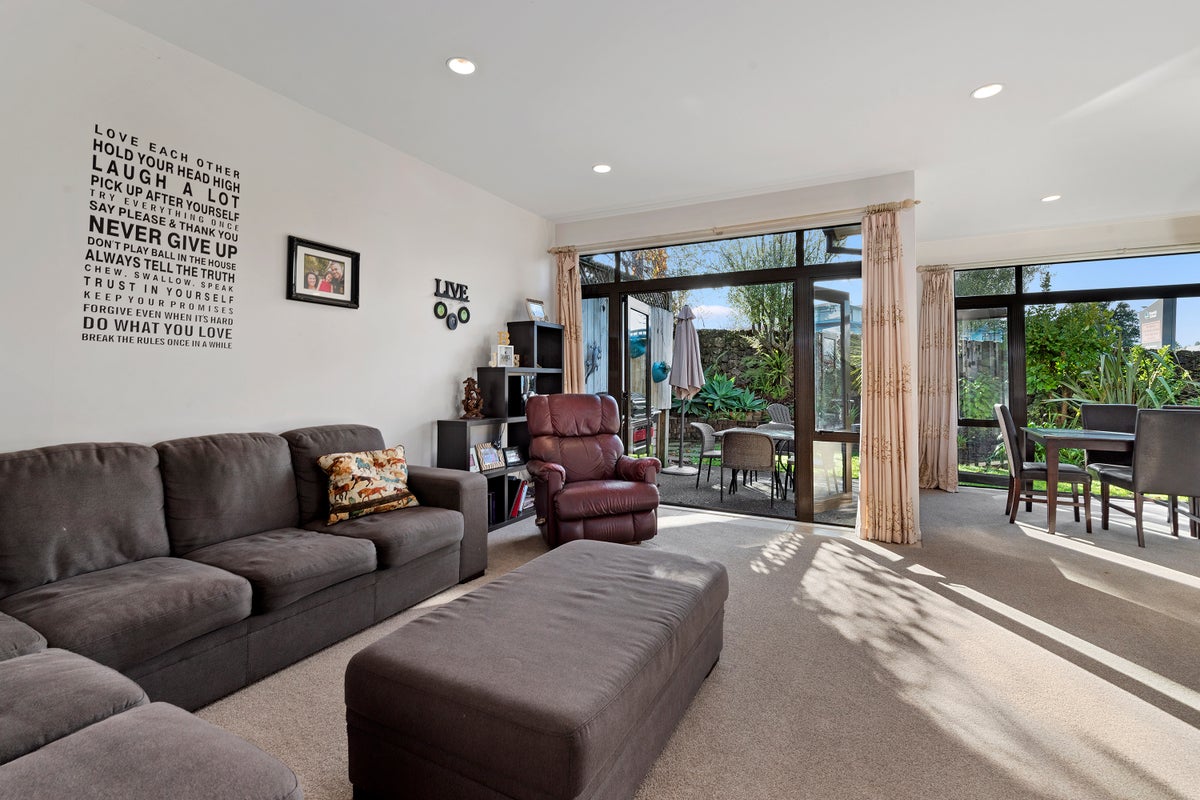 3/2 Carrowmore, Pinehill, Auckland - Carousel 2