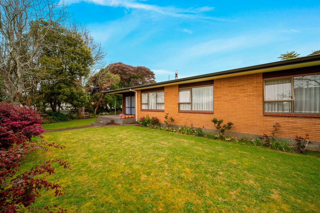 32 Kauri Street, Merrilands, New Plymouth - Carousel 1