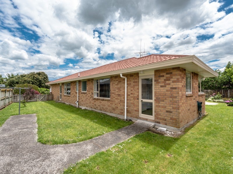 15 Farnborough Drive, Nawton, Hamilton - Carousel 15