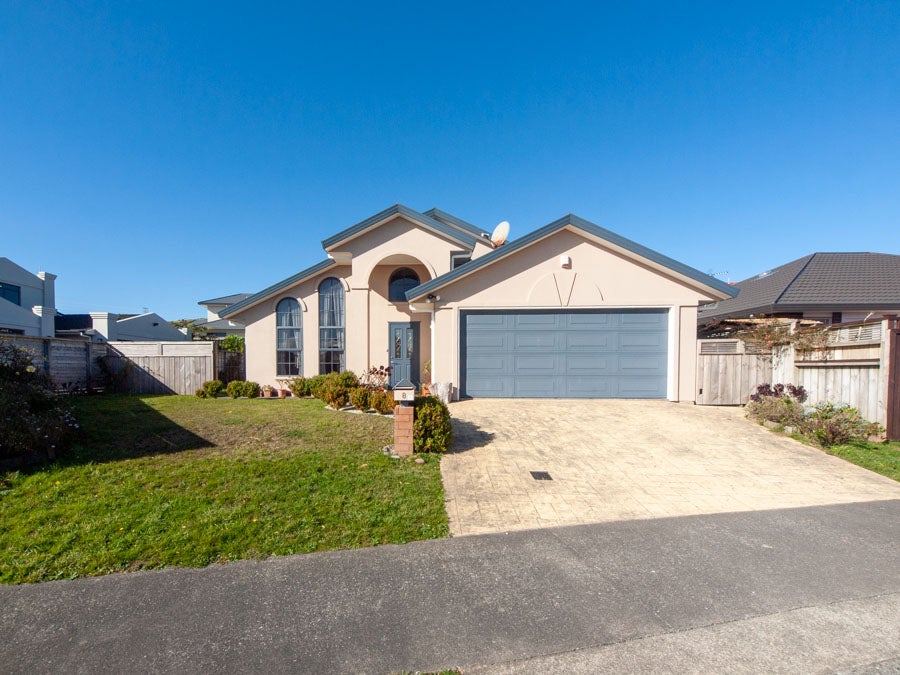 8 Silver Pine Avenue, Woodridge, Wellington - Carousel 1
