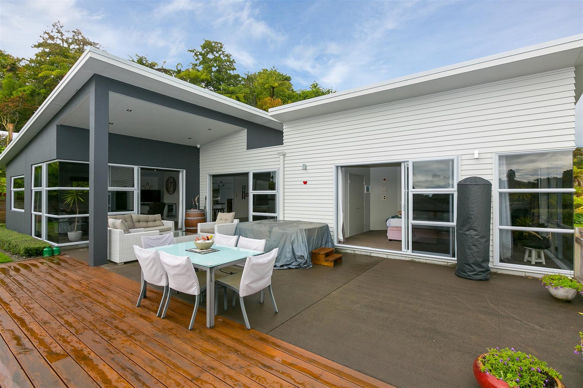 11 Cherry Lane, Hurdon, New Plymouth - Carousel 1