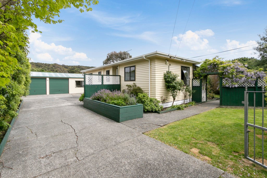 2 Russell Road, Wainuiomata, Lower Hutt - Carousel 1