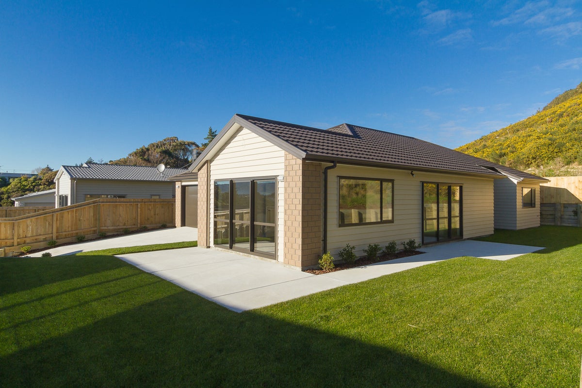 84 Staithes Drive North, Whitby, Porirua - Carousel 1