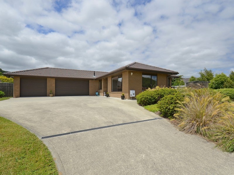 8 Opal Avenue, Timberlea, Upper Hutt - Carousel 2