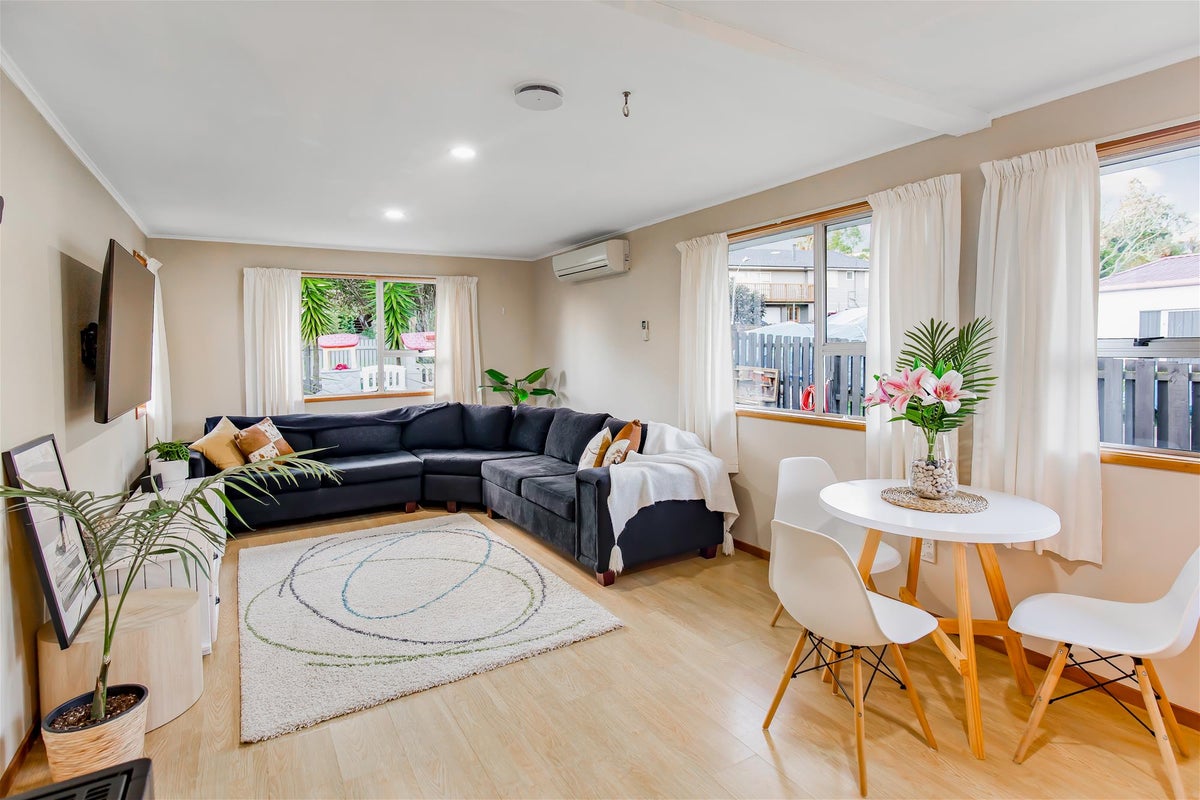 4 Albemarle Place, Massey, Auckland - Carousel 2