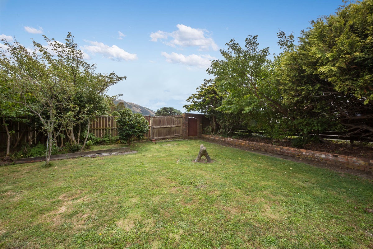 7 Coates Street, Tawa, Wellington - Carousel 20