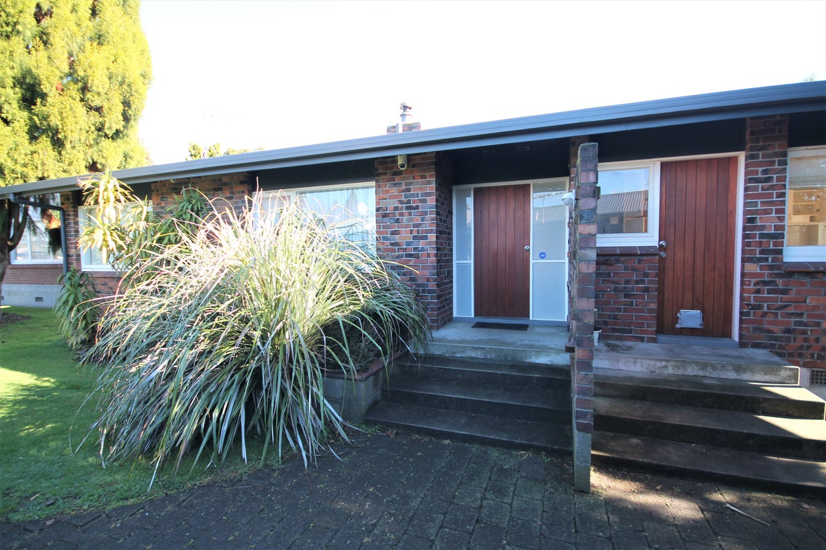 3 James Place, Opaheke, Papakura - Carousel 1