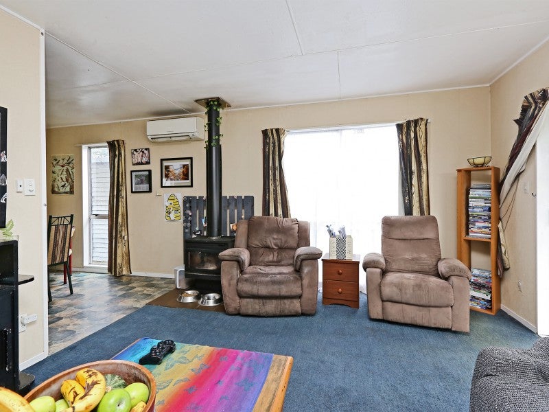 907 Collinge Road, Mayfair, Hastings - Carousel 2