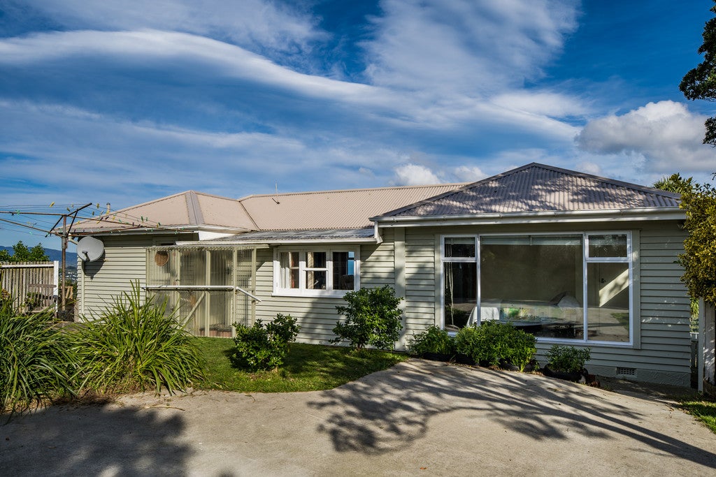51 Lookout Road, Hataitai, Wellington - Carousel 2