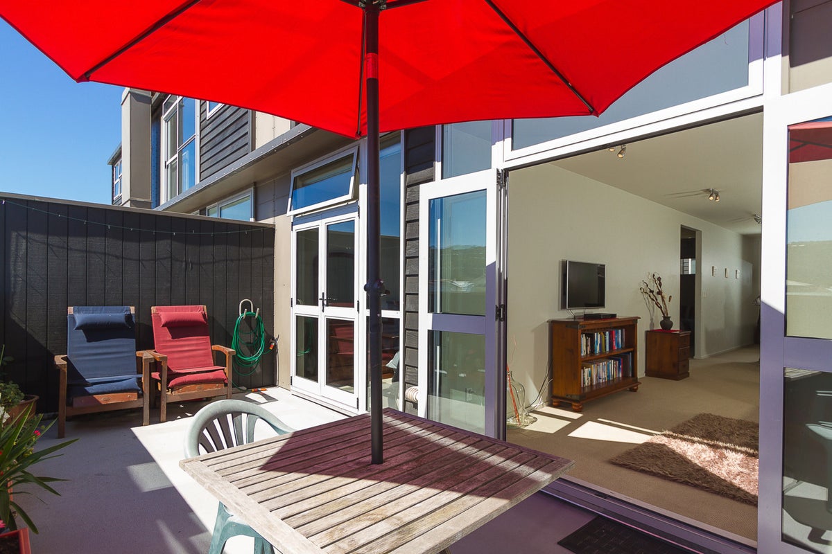 4/337 Jackson Street, Petone, Lower Hutt - Carousel 1