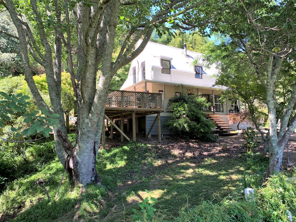 213 Packard Road, Motupipi - Carousel 1