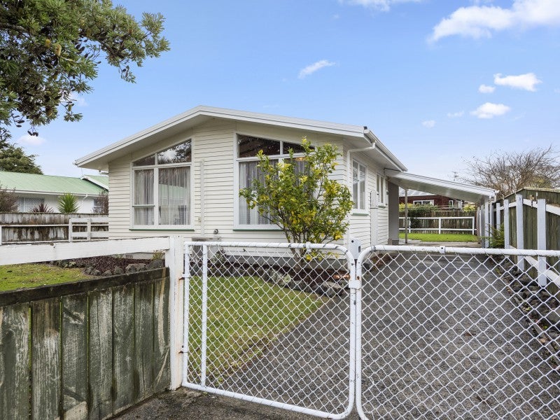 7 Denver Grove, Totara Park, Upper Hutt - Carousel 16