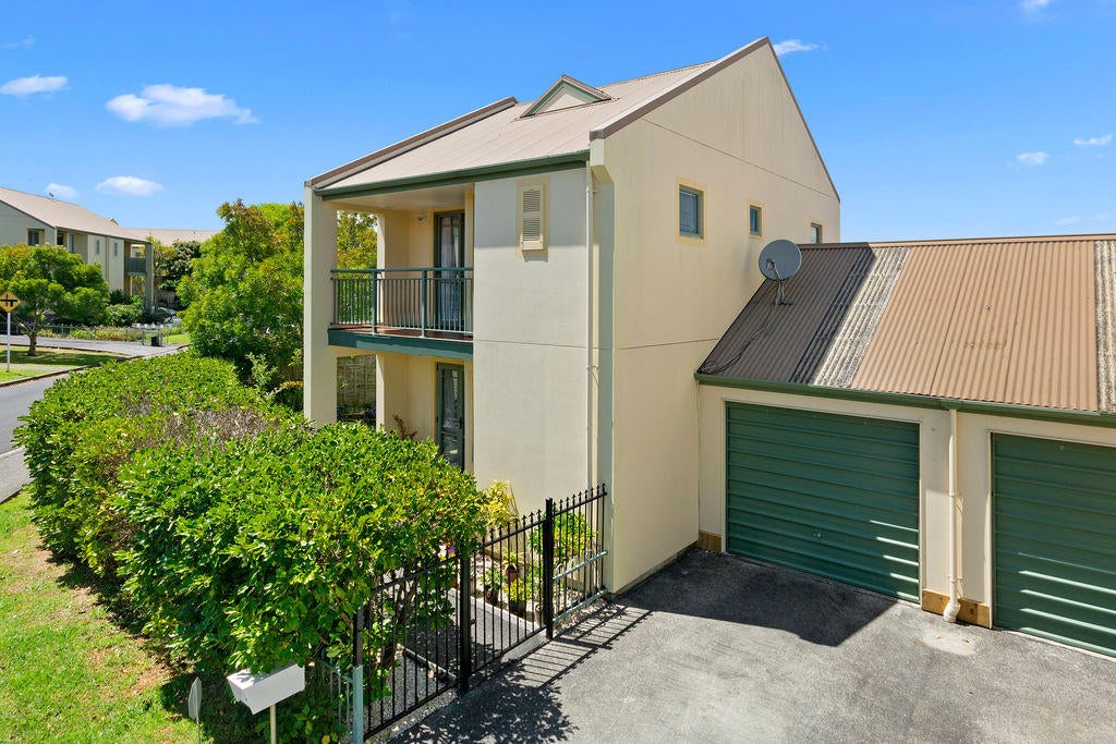 16 Winery Way, Henderson, Auckland - Carousel 1