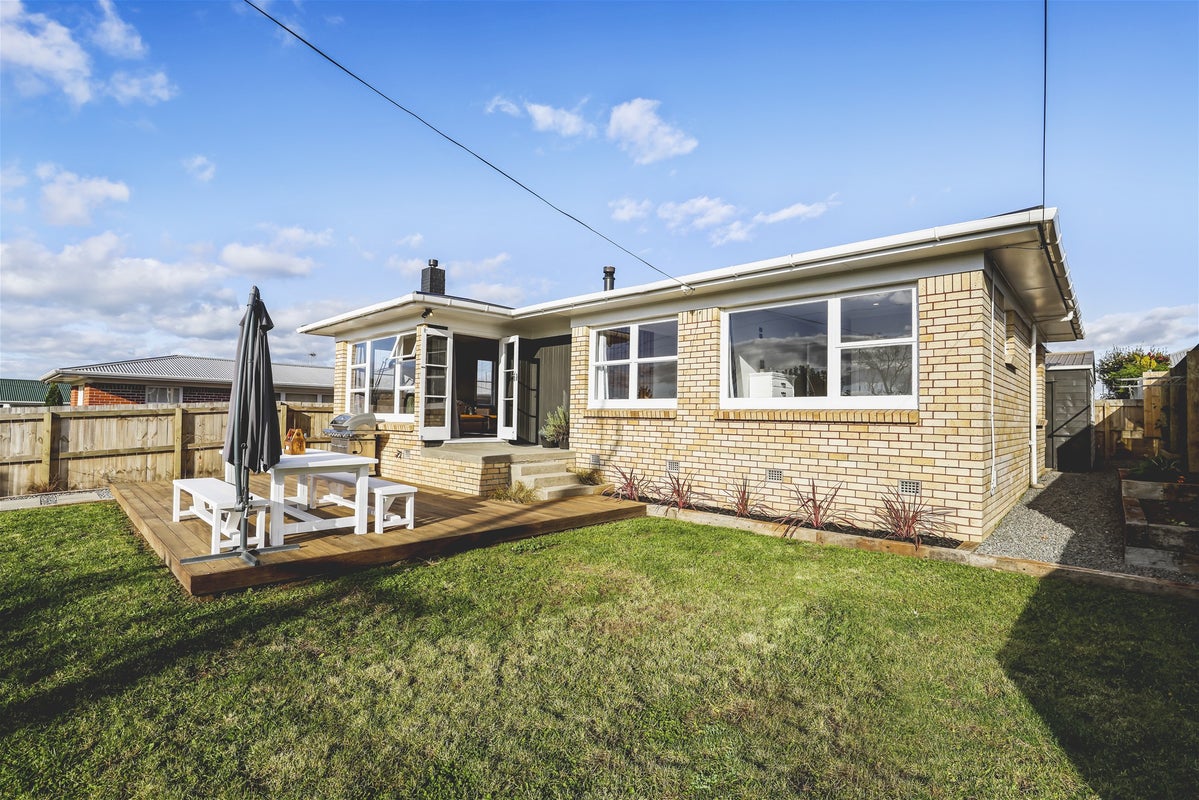 96 Mansel Avenue, Hillcrest, Hamilton - Carousel 1