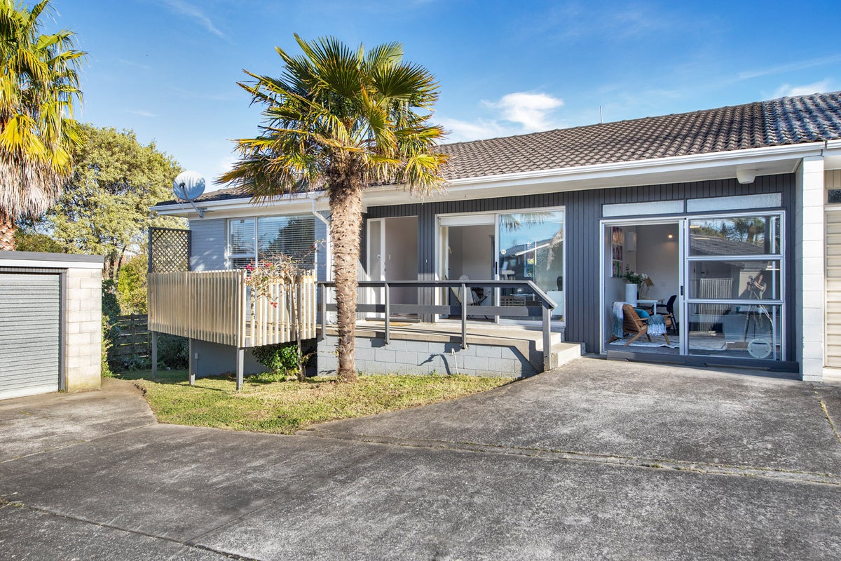 2/45 Glenmore Road, Sunnyhills, Auckland - Carousel 1