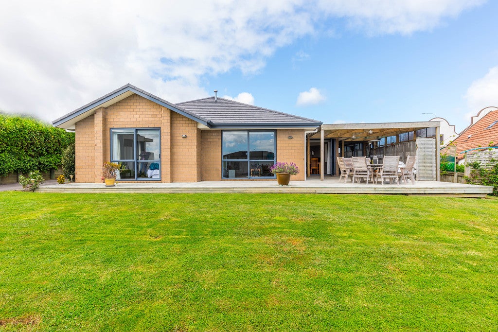19 Liberty Crescent, Beachlands, Auckland - Carousel 1