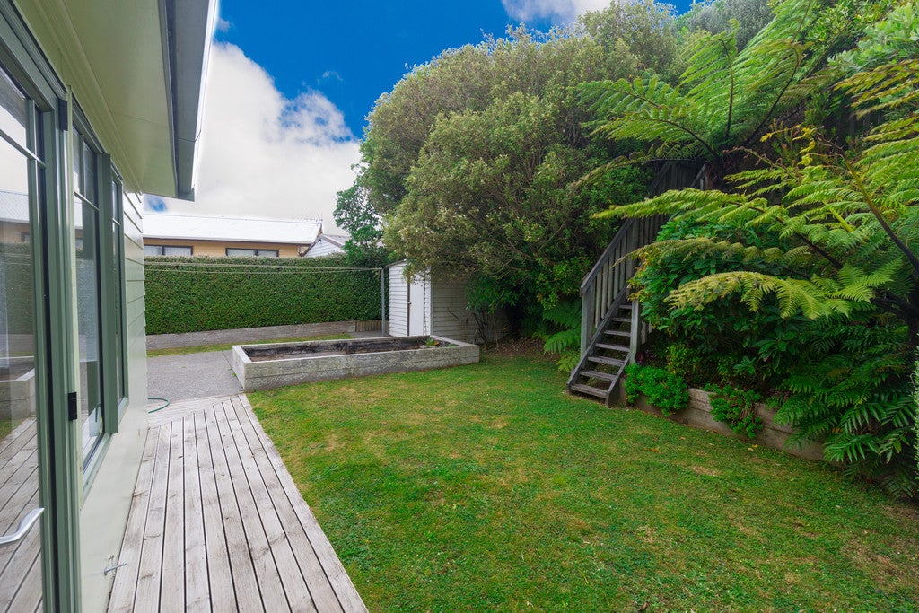 35 Somes Crescent, Newlands, Wellington - Carousel 21