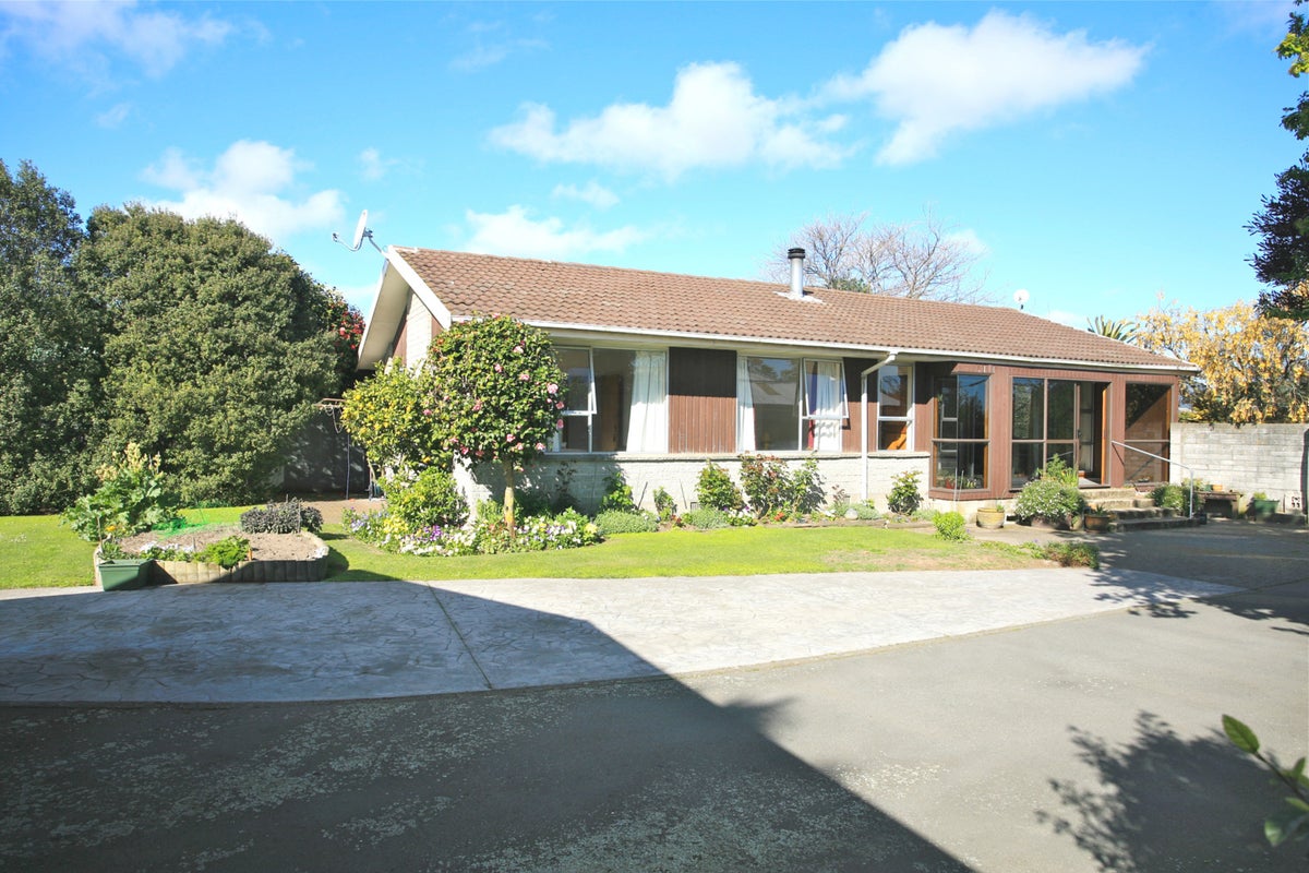 74 Warren Crescent, Hillmorton, Christchurch - Carousel 2
