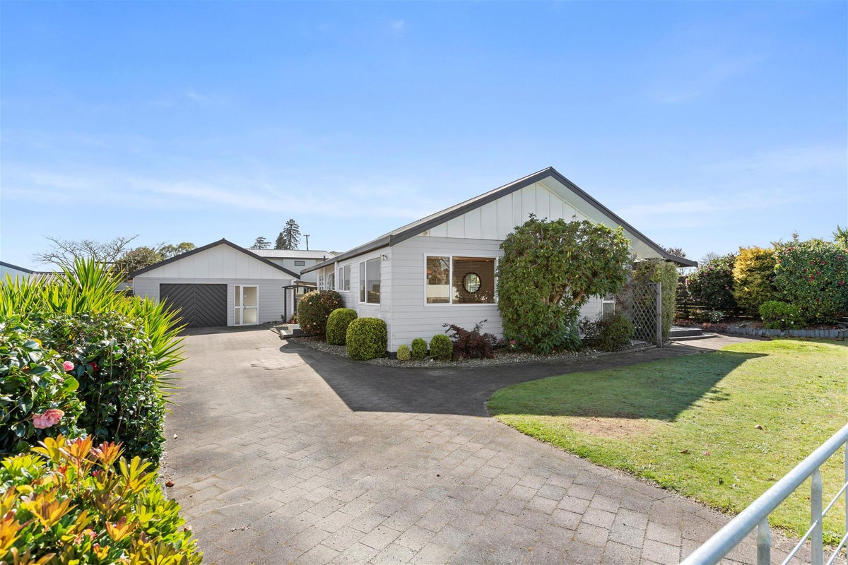 25 Thompson Street, Leamington, Cambridge - Carousel 1