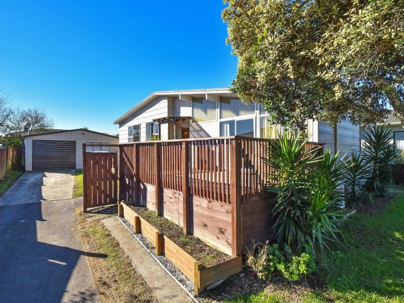 20 Dillon Crescent, Clover Park, Auckland - Carousel 1