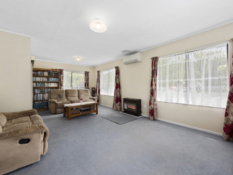 2 Delaware Grove, Totara Park, Upper Hutt - Carousel 2