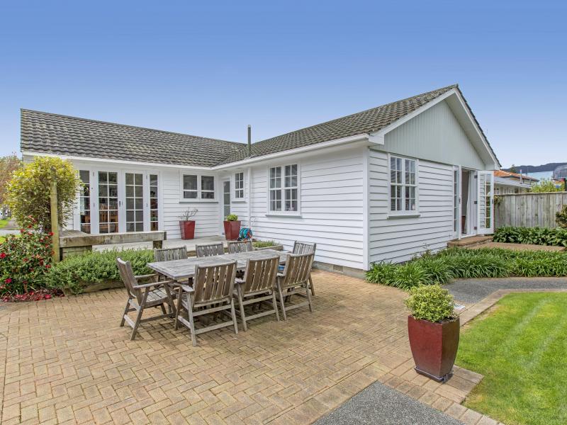 42 Kebbell Grove, Epuni, Lower Hutt - Carousel 1