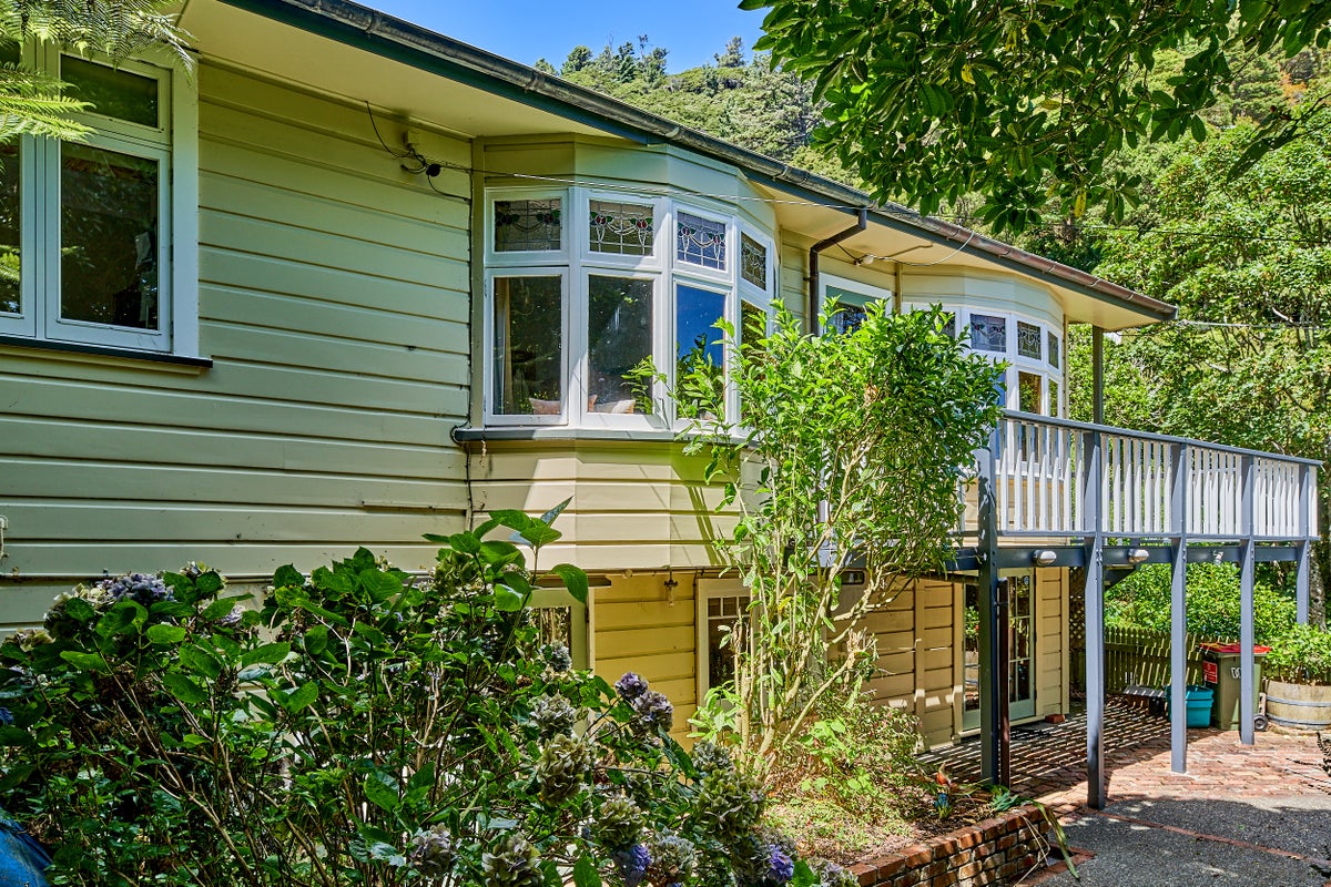 13 Mahina Road, Mahina Bay, Lower Hutt - Carousel 2